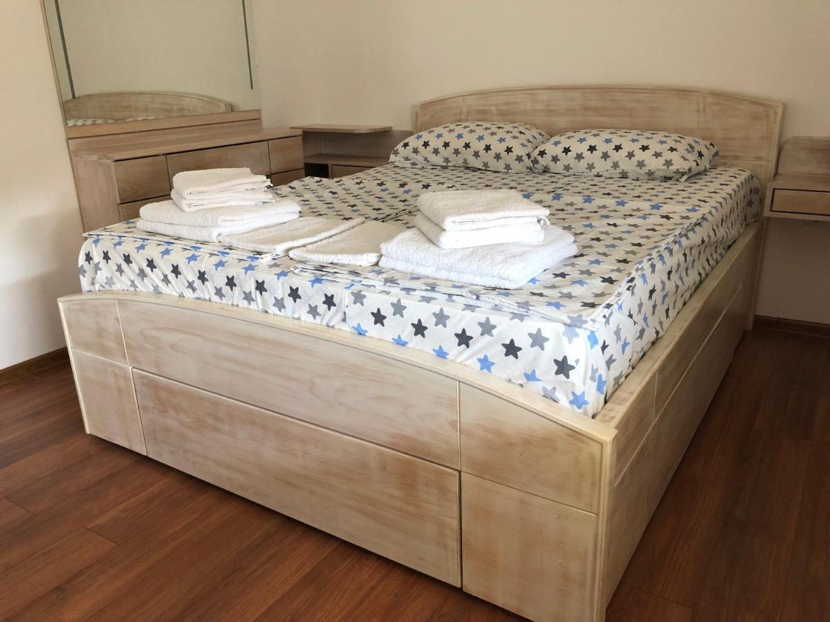 شقة Sakota Family House Sremska Kamenica المظهر الخارجي الصورة